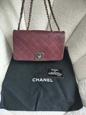 CHANEL Quilted Shoulder Bag in Burgundy Red with Silver-Tone CC